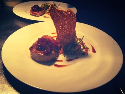 Locanda-Orelli-Medaglione%20di%20filetto%20di%20vitello%20composta%20di%20cipolle%20rosse%20e%20cialda%20di%20mais