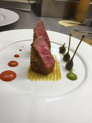 Locanda-Orelli-Tonno%20in%20crosta%20di%20capperi%20coulis%20di%20peperoni%20cotti%20alla%20brace